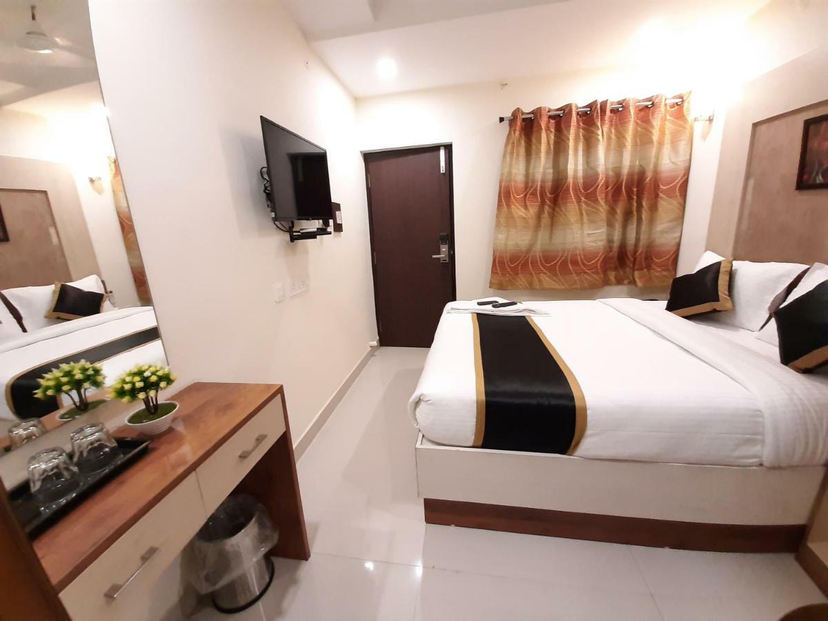 Liza Regency Hotel Chennai Exterior photo