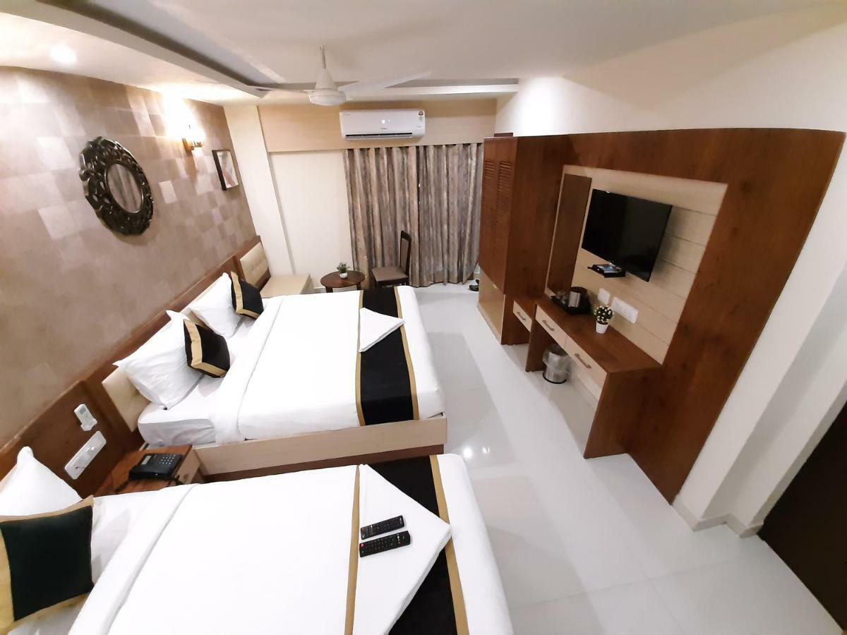 Liza Regency Hotel Chennai Exterior photo