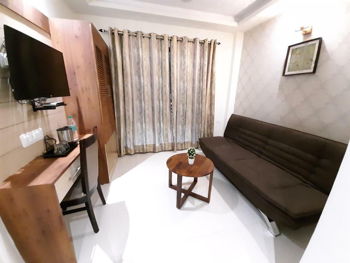 Liza Regency Hotel Chennai Exterior photo